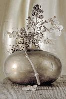 Hortensie Neutral Silber. Modernes Stilleben