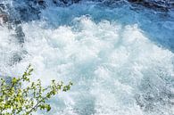 Kolkend water van de rivier Vesteråselva in Noorwegen van Arja Schrijver Fotografie thumbnail
