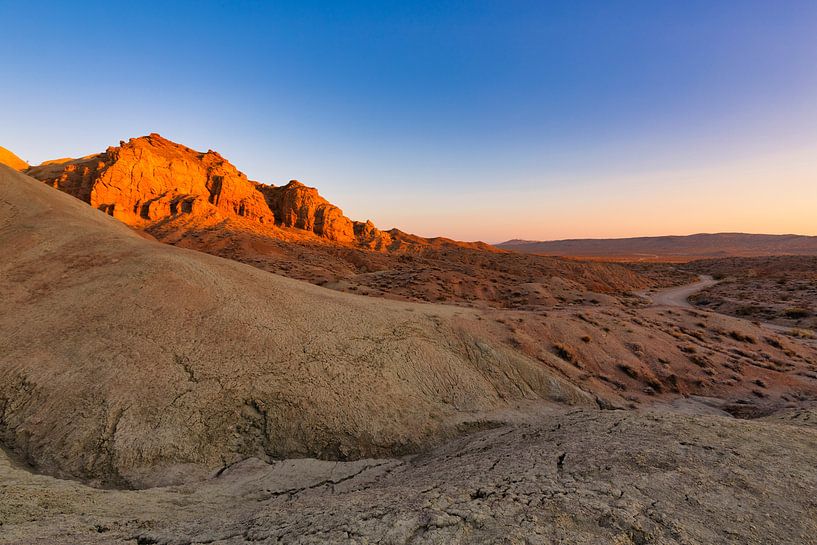 Rainbow Basin - Barstow California by Remco Bosshard