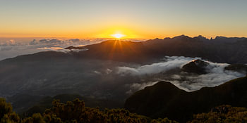 Lever de soleil sur les nuages, Bica da Cana