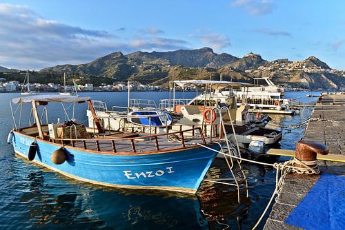Betoverende avondsfeer in de haven van Giardini-Naxos
