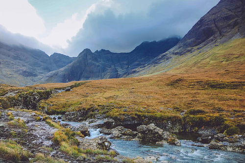 De prachtige Fairy Pools in de Coire Valley op het Schotse eiland Skye.