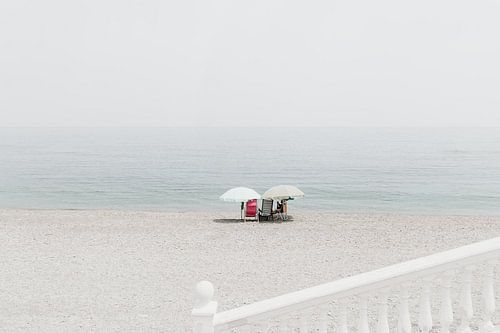 Ambiance estivale sur une plage d'Andalousie | Photo minimaliste d'une plage en Espagne