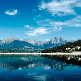 Italian lake - Lago di santa Croce by Ilses Adventures