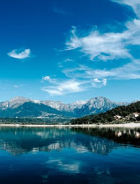 Italiaans meer - Lago di santa Croce van Ilses Adventures