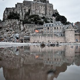 Reflexion des Mont Saint-Michel von Bram Mertens