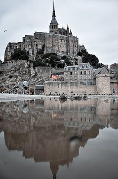 Reflexion des Mont Saint-Michel von Bram Mertens