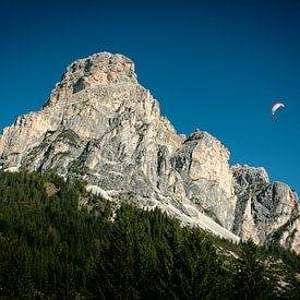 Dolomiten mit Fallschirmjäger von Ricardo van de Bor