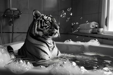 Majestätischer Tiger in der Badewanne - Ein beeindruckendes Badezimmerbild für Ihr WC von Felix Brönnimann