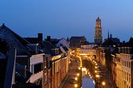 Le Plompetorengracht à Utrecht depuis le toit du Moira avec l'église Dom et la tour Dom. par Donker Utrecht Aperçu