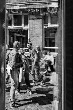 Spiegeling in het raam