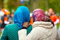 Zwei afrikanische muslimische Frauen in den Niederlanden von Ruud Morijn Miniaturansicht