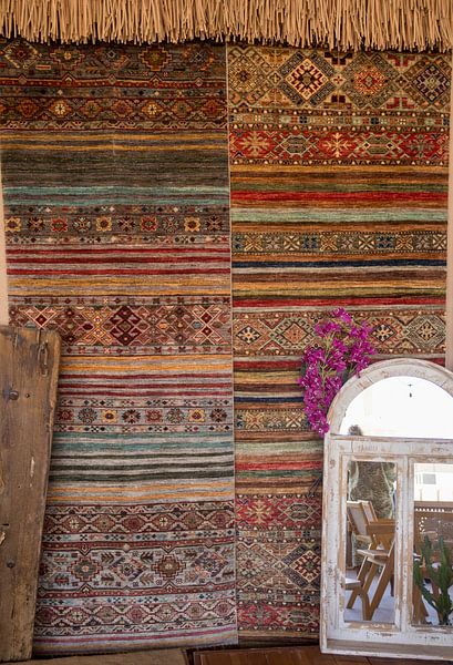 L'intérieur du café Athar, Nizwa par Lisette van Leeuwen