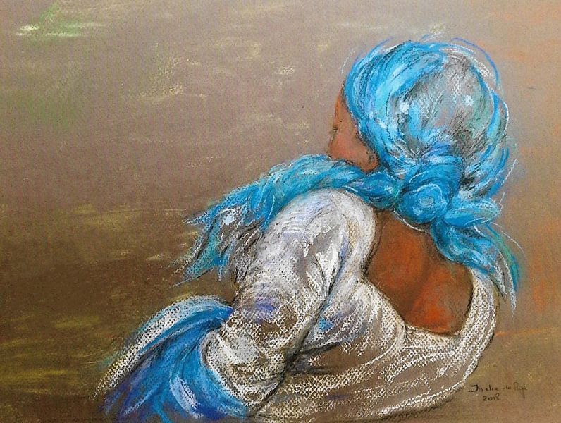 Portret van een Afrikaans meisje met blauwe hoofddoek. Pastelkrijt. van Ineke de Rijk