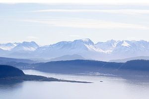 Auf einem Berggipfel in Norwegen von Rosalie van der Hoff