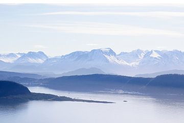 Au sommet d'une montagne en Norvège sur Rosalie van der Hoff