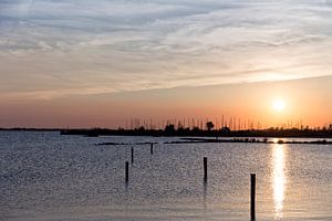 Sonnenuntergang im Hafen von Miranda van Hulst