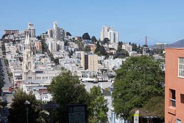 Blick auf San Franzisco mit der katholischen Kirche San Francisco Heiligespeter-Paul und der Golden