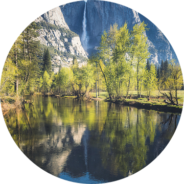 Yosemite Falls weerspiegeling van Loris Photography