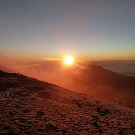Zonsopgang vanaf Kilimanjaro van Dempsey Cappelle