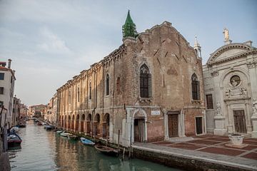 Kerk (Abbazia della Misericordia) in centrum van Venetie, Italie