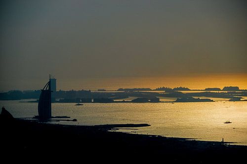 Coucher de soleil sur l'île de Jumeirah Palm à Dubaï