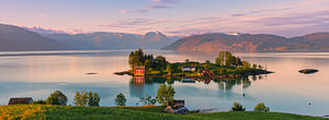 Panorama und Sonnenaufgang auf Omaholmen, Hardangerfjord, Vestland, Norwegen