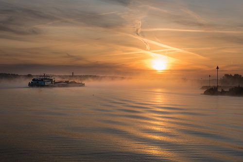 Schip op de Nederrijn
