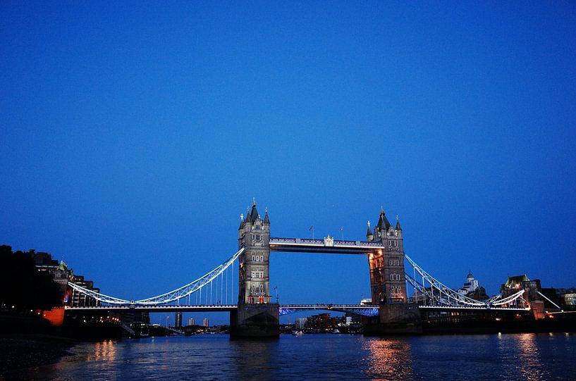 Tower Bridge by Hello Pompoyo