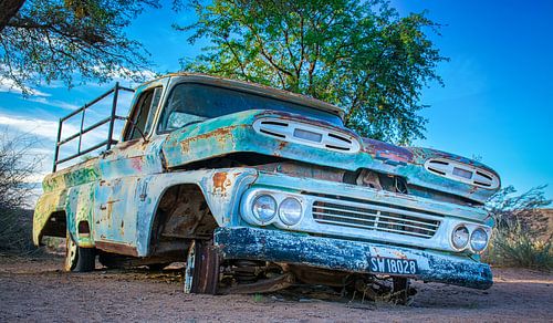 Stranded in the desert, oldtimer
