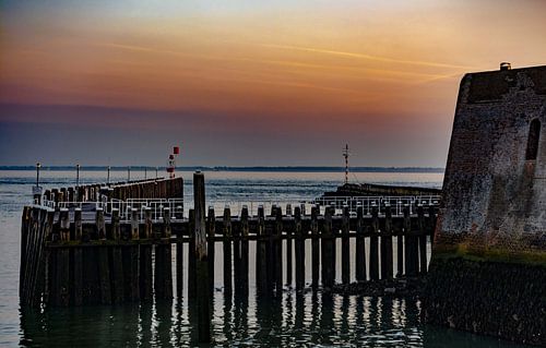Steiger met zonsondergang.