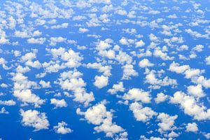 Zee van wolken