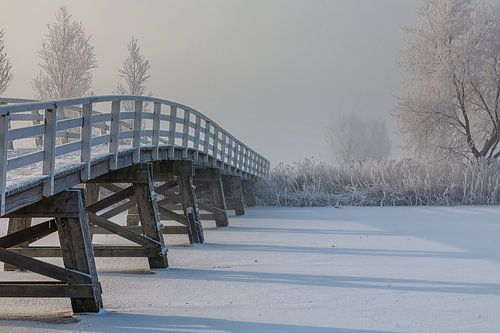 Brug over bevroren water