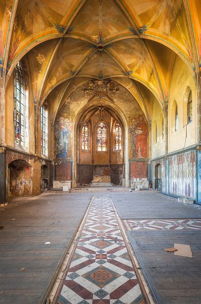 Verlaten Kerk. van Roman Robroek - Foto's van Verlaten Gebouwen