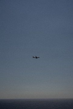 Sonnenuntergang mit einem Flugzeug über dem Meer | Nizza | Frankreich Reisefotografie von Dohi Media