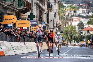 Mathieu van der Poel gagne Milan - Sanremo