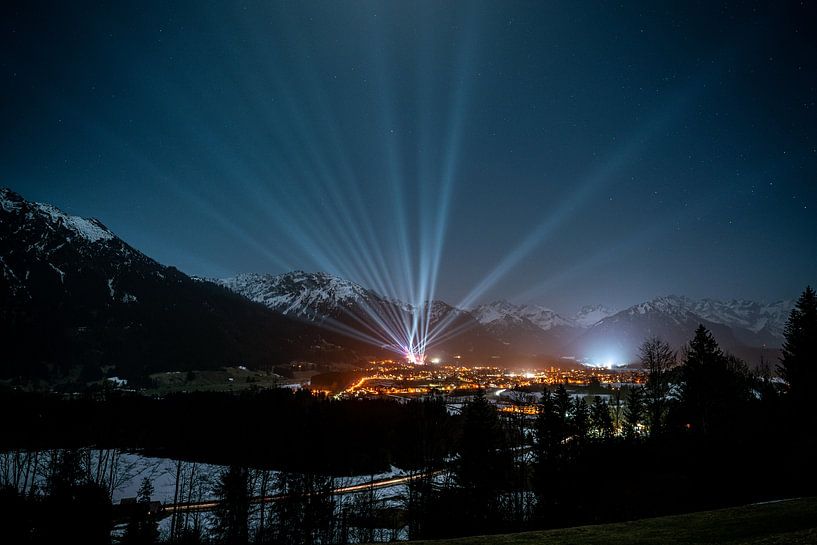 Laser show on the ski jump in Oberstdorf by Leo Schindzielorz