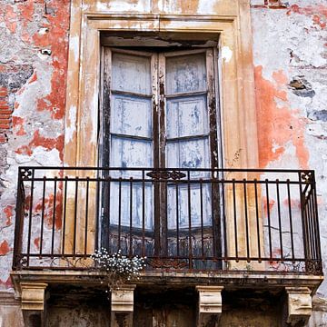Forgotten, fairytale house in Taormina