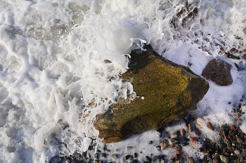 Felsen in der Brandung, fotografiert von oben