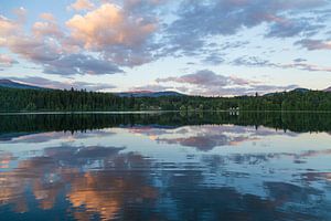 Dutch Lake reflections von DuFrank Images