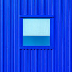 Blauwe doorkijk abstract