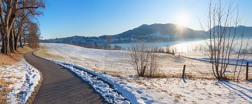 paysage matinal Kaltenbrunn, vue sur le lac Tegernsee et la Bavière par SusaZoom