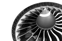 GE 90 motor van een Boeing 777-200LR in zwart wit