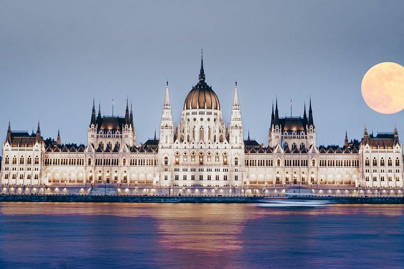 Budapest by Hello Pompoyo