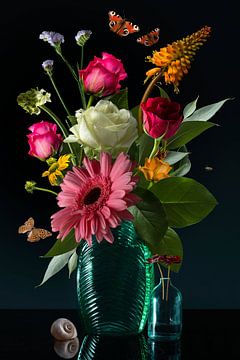 "Royal Deluxe" still life in a glass vase Sander van Laar by Fine Art Flower - Artist Sander van Laar