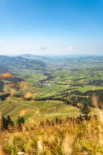 Herfstuitzicht op het platteland van Appenzell vanaf de Wilden Kasten