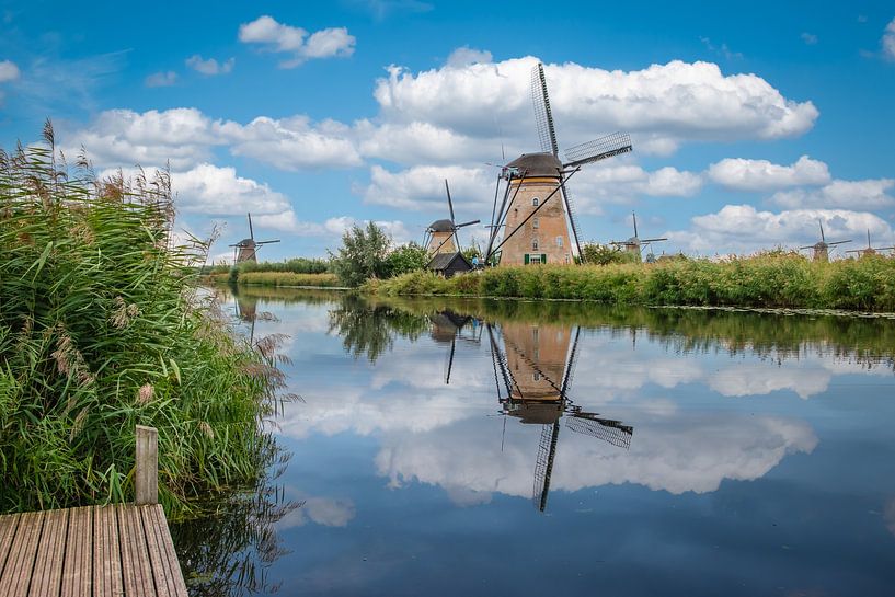 Moulins de Kinderdijk avec eau réfléchissante par Nancy Pauwels Photo