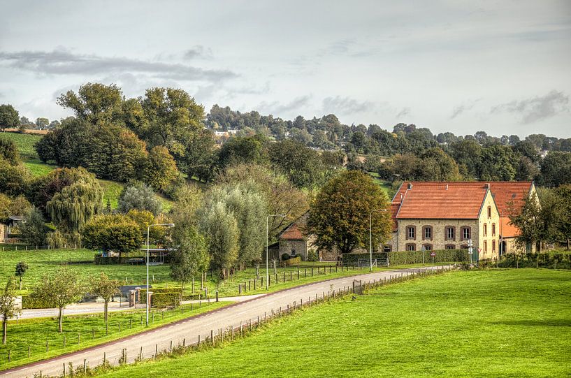 Typische Limburgse boerderij bij  Bulkem Simpelveld van John Kreukniet