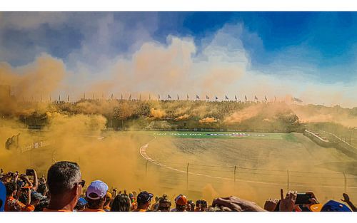 Orange smoke after Max victory Zandvoort