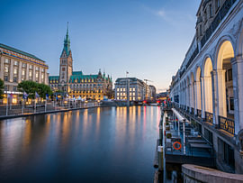 Hamburg – The Kleine Alster and the Alsterarkaden in the evening by Thomas Bugdoll
